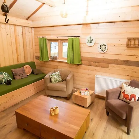 Boshuis Dora Met Escapespel Op Recreatiepark D'n Mastendol