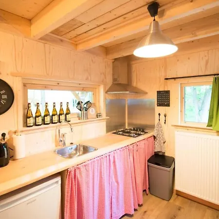 Boshuis Dora Met Escapespel Op Recreatiepark D'n Mastendol 펜션 *