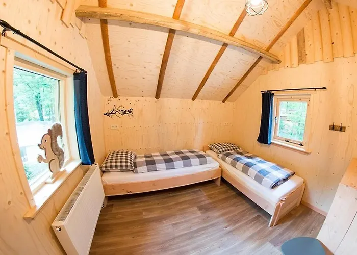 Boshuis Dora Met Escapespel Op Recreatiepark D'n Mastendol 펜션